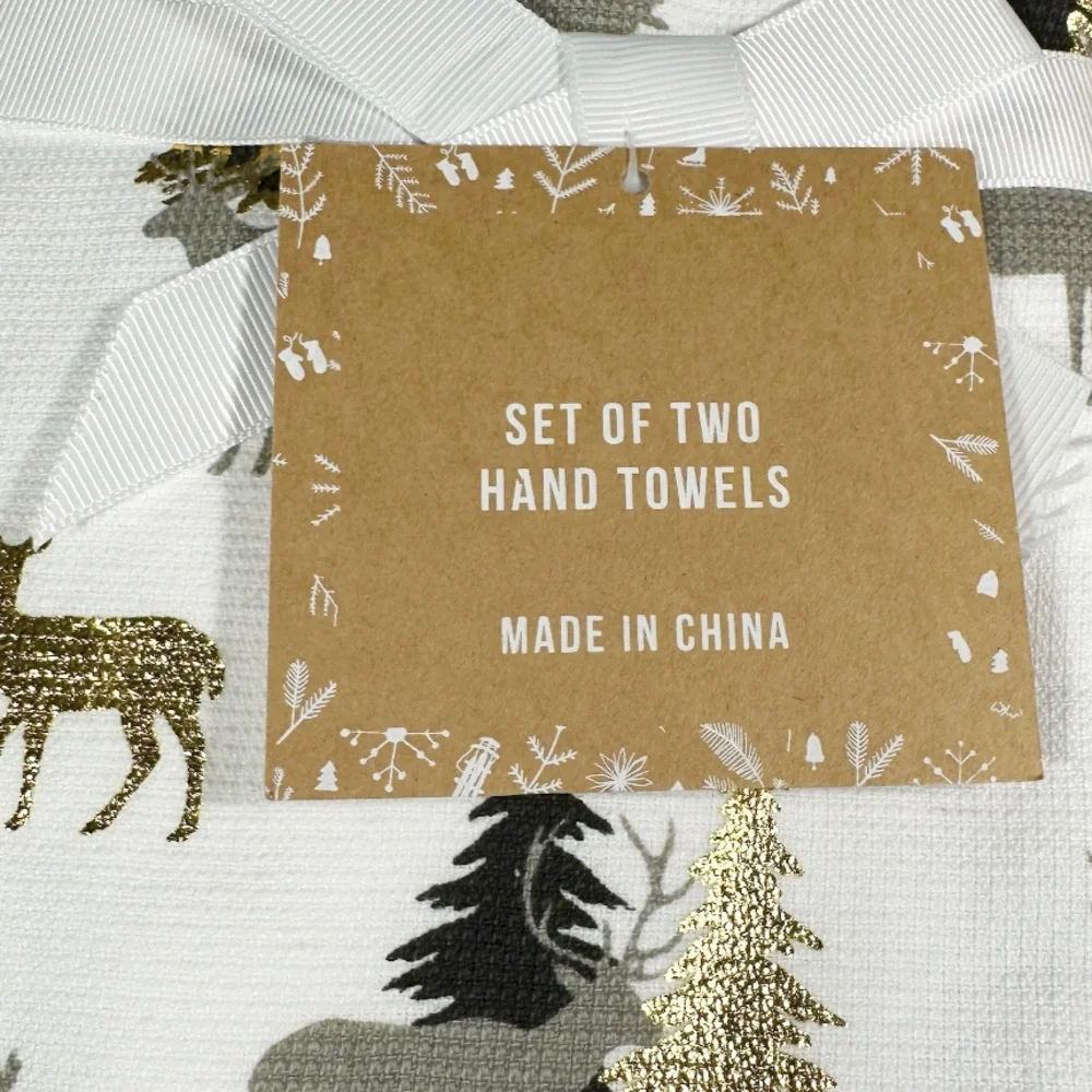 New Artic Holiday CHRISTMAS SCENE Set of 2 Hand Towels